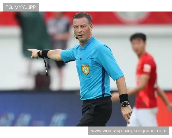 英超黑马遭争议判罚：禁区手球未判、禁区内踢人未判，两分被抢走