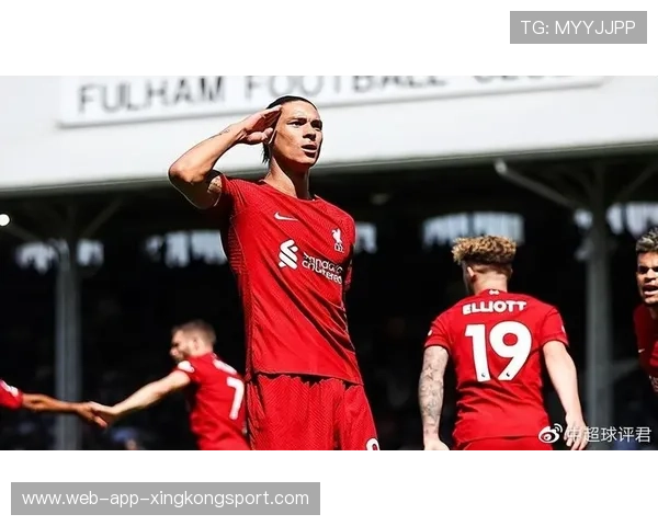 利物浦在前场不断抢回球权，努涅斯头球攻门稍高