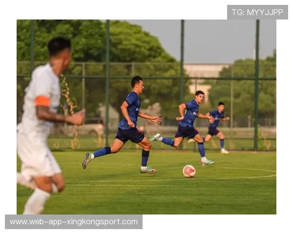 拉唐申花冬训赛中连场进球，远射威力巨大